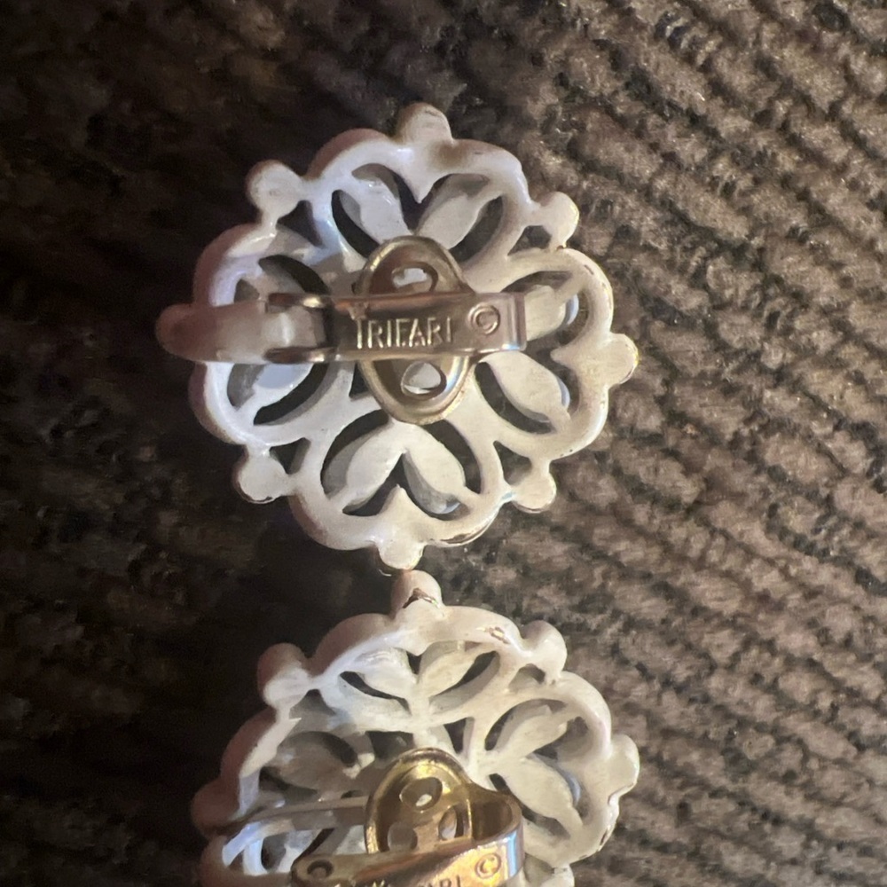 White Floral Earrings - Picture 4 of 6